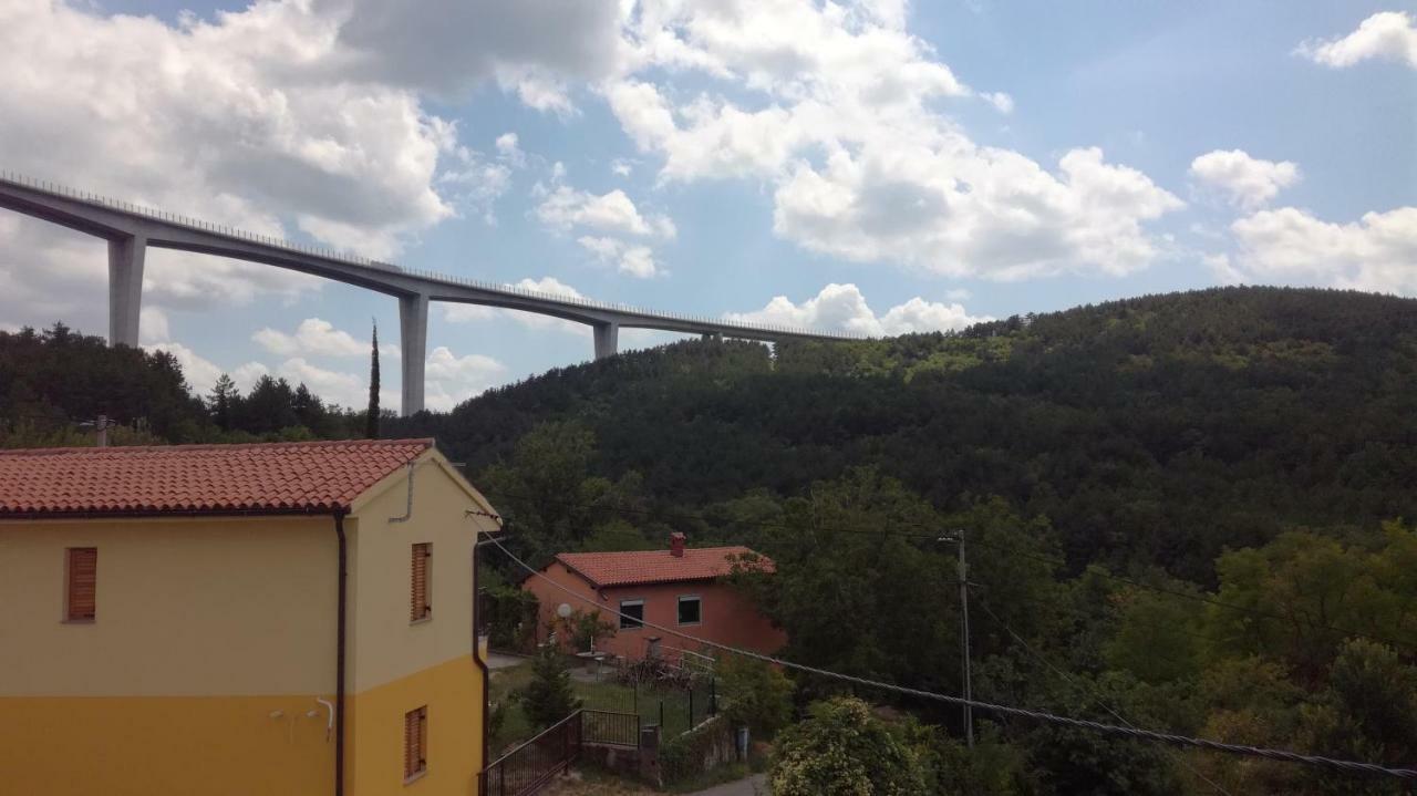 Appartma Katja Gabrovica pri Crnem Kalu Exterior photo
